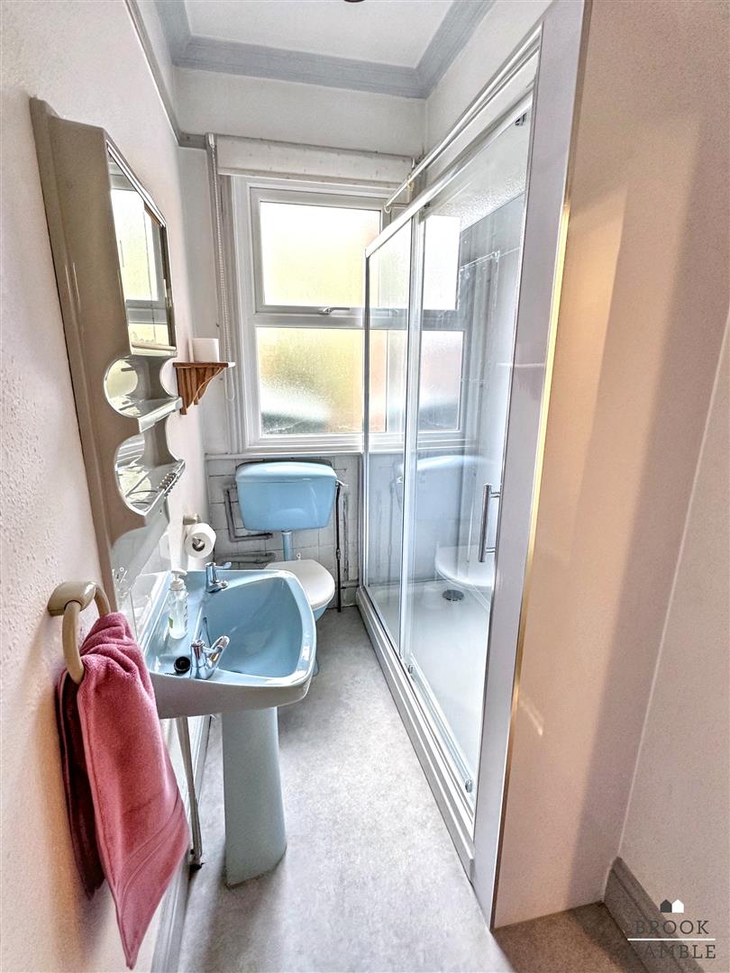 1 Bedroom Flat - Garden. 2 Charleston Road in Eastbourne,  9